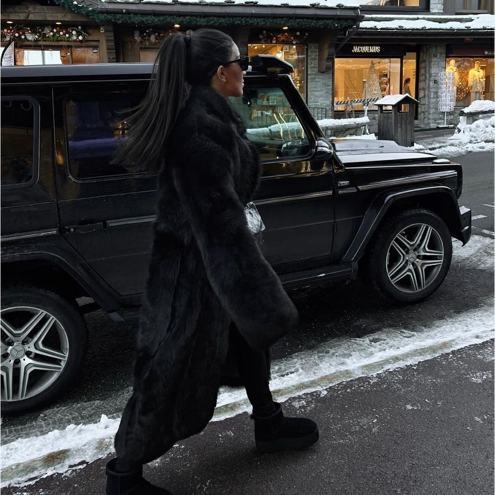 Black platform UGGS - Picture 3 of 7